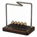 Pendolo di Newton 30 x 15 x 28 cm in metallo nero e oro con base in legno - decorazione da scrivania oscillante