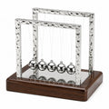 Pendolo di Newton 25 cm in metallo argento e legno marrone - gioco da scrivania decorativo